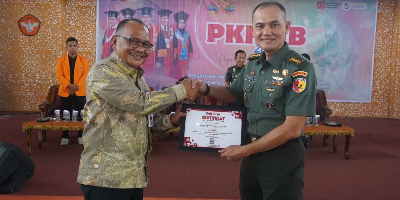 Kasrem 042/Gapu Tanamkan Semangat Bela Negara kepada Mahasiswa Baru Universitas Jambi 2025