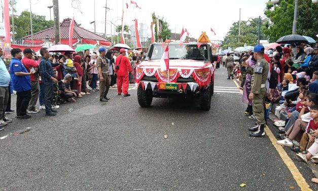 Semarak Pawai Pembangunan HUT ke-80 RI, Danrem 042/Gapu Tunjukkan Kebersamaan dengan Forkopimda dan Rakyat Jambi