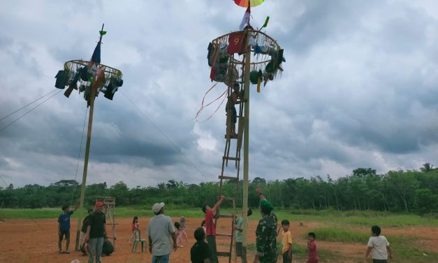 Babinsa Turut Sukseskan Persiapan Lomba HUT RI ke-80 di Desa Sungai Gedang