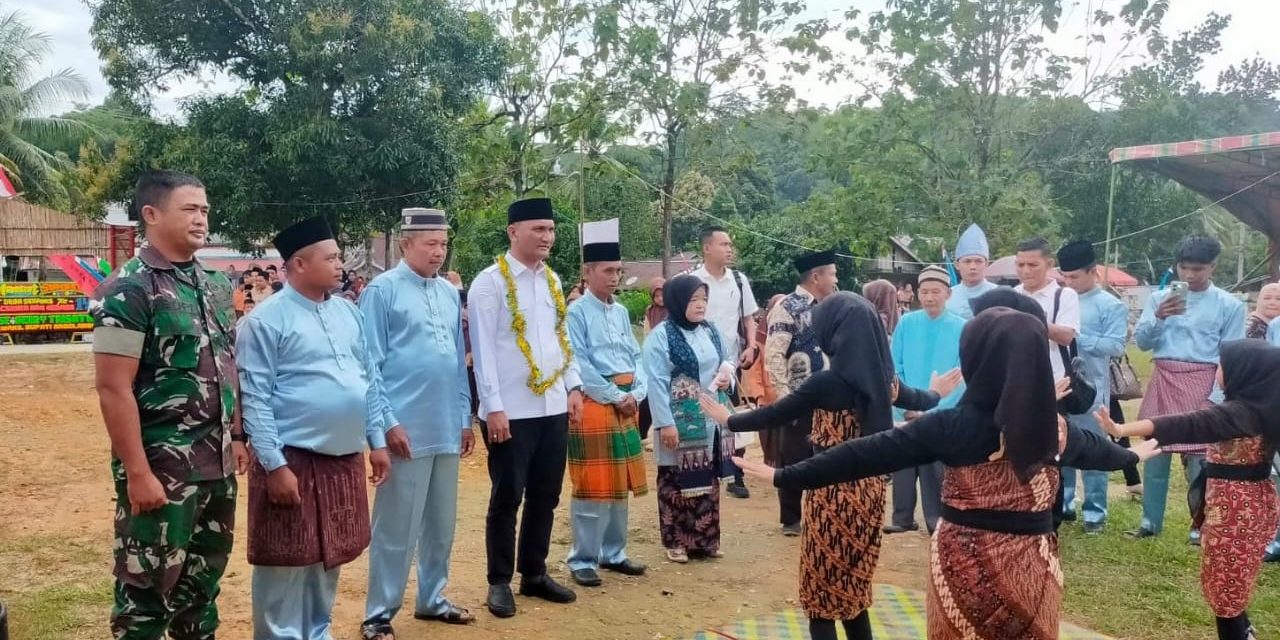 Meriahkan HUT RI ke-80 dan Ulang Tahun Desa Sekamis, Babinsa Jadi Magnet Perayaan Rakyat di Sarolangun
