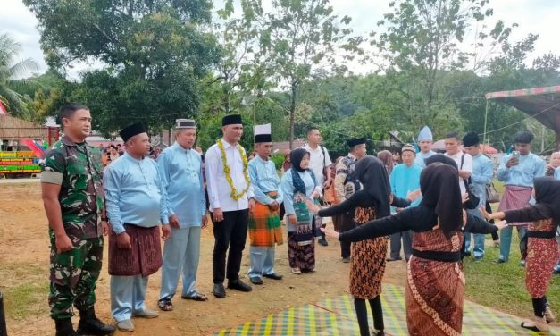 Meriahkan HUT RI ke-80 dan Ulang Tahun Desa Sekamis, Babinsa Jadi Magnet Perayaan Rakyat di Sarolangun