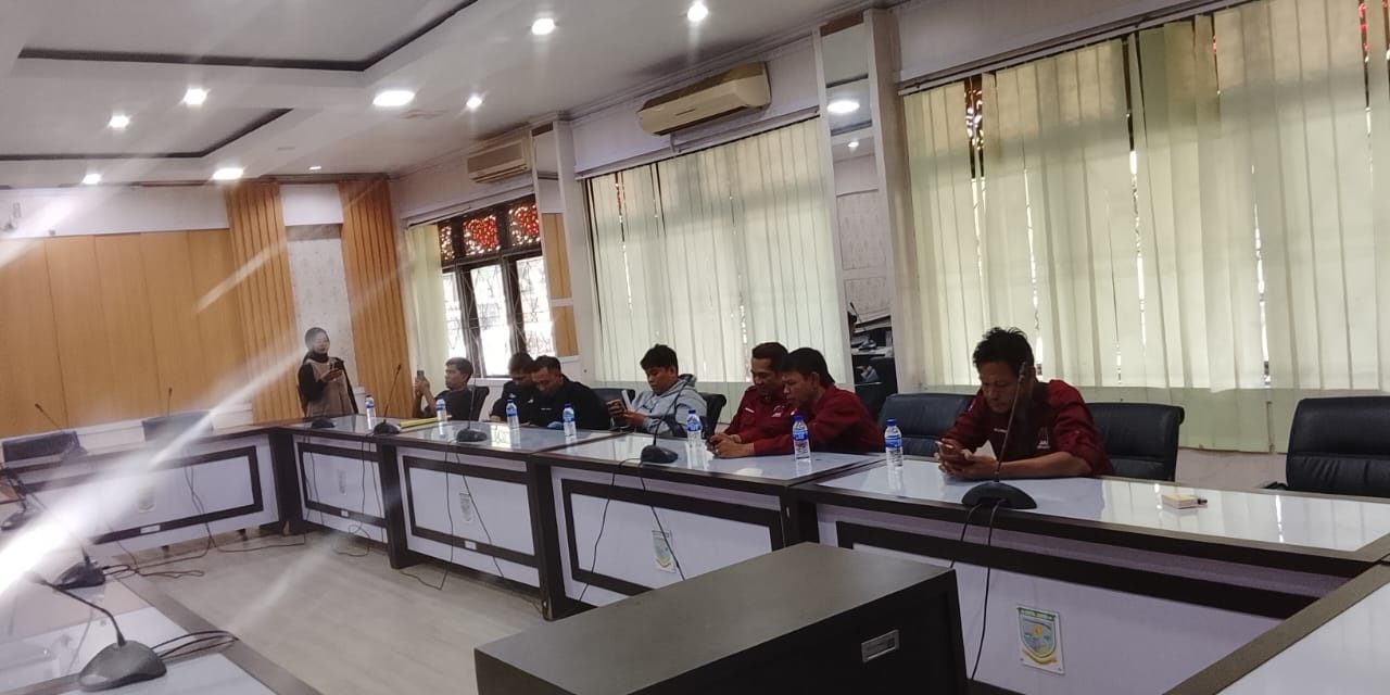 JARI Dilarang Masuk, Dewan Kabur: Demokrasi Cuma Dekorasi?