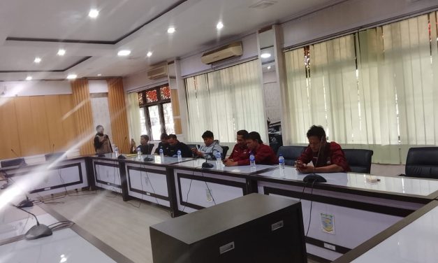 JARI Dilarang Masuk, Dewan Kabur: Demokrasi Cuma Dekorasi?