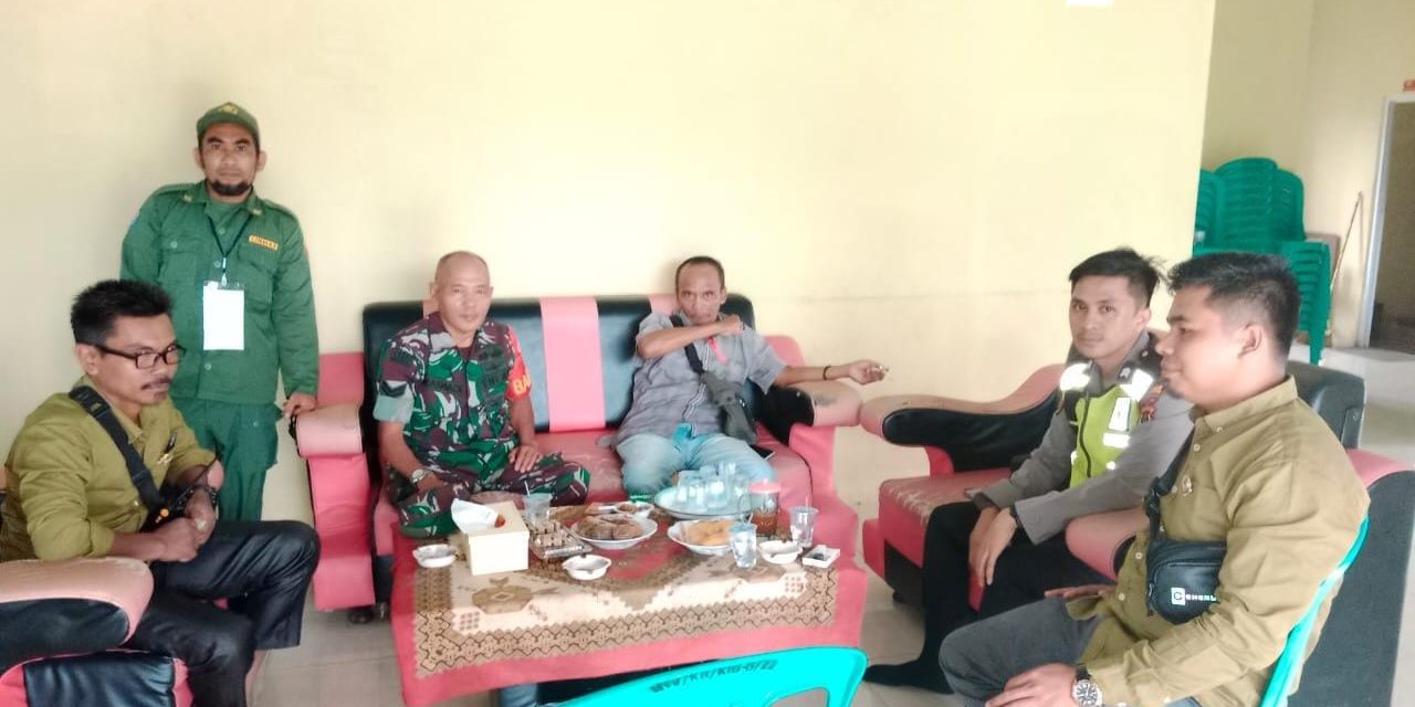 Babinsa Sertu Masriadi Perkuat Sinergi Pemerintahan Desa dan Kecamatan Tabir Ilir Lewat Komsos