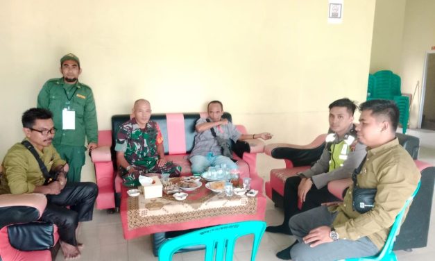 Babinsa Sertu Masriadi Perkuat Sinergi Pemerintahan Desa dan Kecamatan Tabir Ilir Lewat Komsos