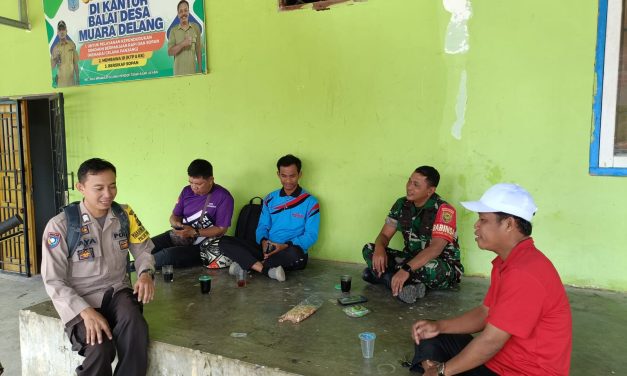 Komsos di Muara Delang: Bukti Kehangatan TNI–Polri dengan Rakyat