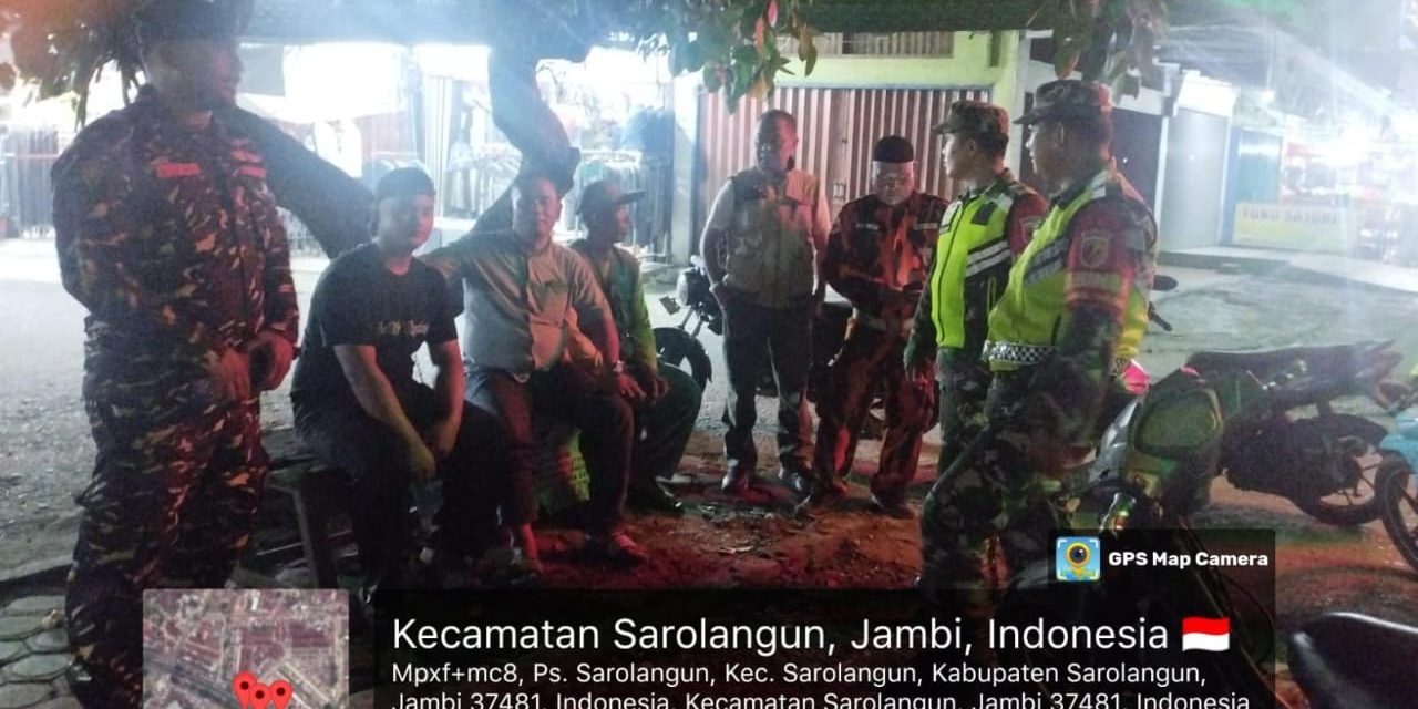 Patroli dan Komsos Malam, TNI dan Warga Bersinergi Wujudkan Lingkungan Kondusif