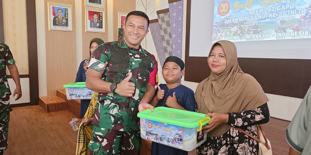 Kolaborasi Kodim 0416/Bute dan Lions Club Jakarta Cosmo Bungo, Bagikan Sembako Sambut Peringatan HUT TNI ke-80