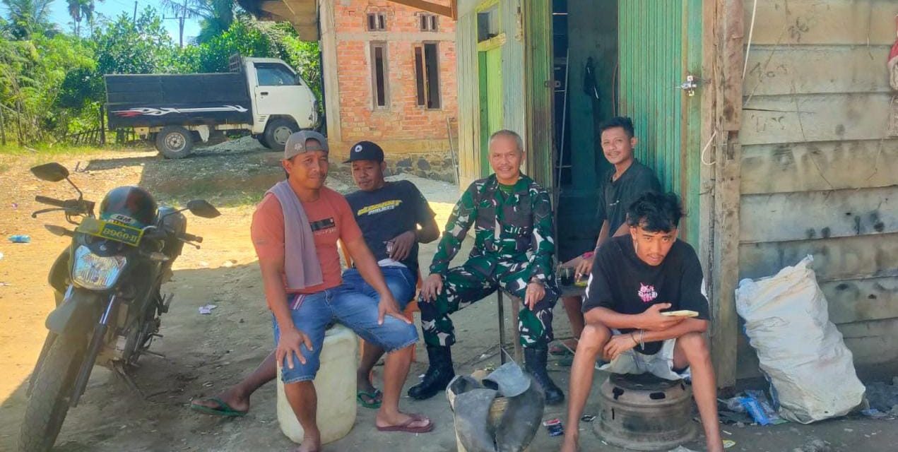 Babinsa Aktif Bangun Komunikasi Langsung dengan Warga Bukit Beringin