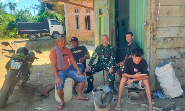 Babinsa Aktif Bangun Komunikasi Langsung dengan Warga Bukit Beringin