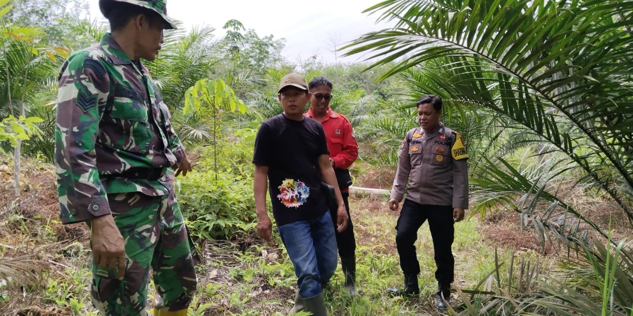 Babinsa, Bhabinkamtibmas Tim Manggala Agni dan Warga Gencar Patroli Karhutla