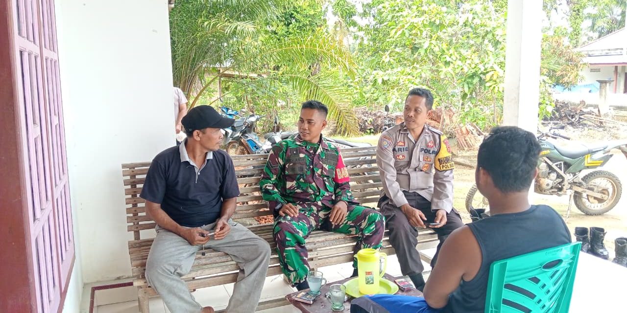 Perkuat Sinergi, Babinsa dan Bhabinkamtibmas Gelar Komsos Bersama Warga Desa Sungai Bulian
