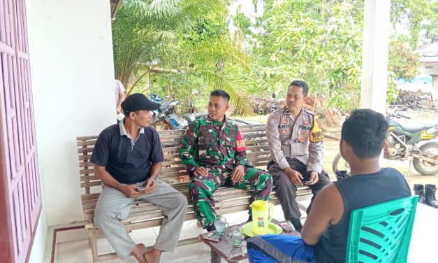 Perkuat Sinergi, Babinsa dan Bhabinkamtibmas Gelar Komsos Bersama Warga Desa Sungai Bulian