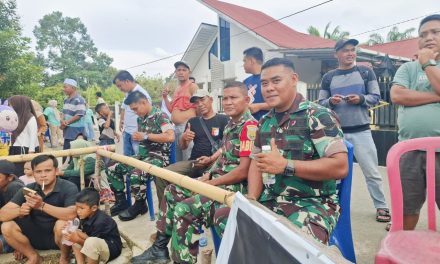 Babinsa Koramil 420-07/Sei Manau Amankan Turnamen Sepak Bola di Merangin