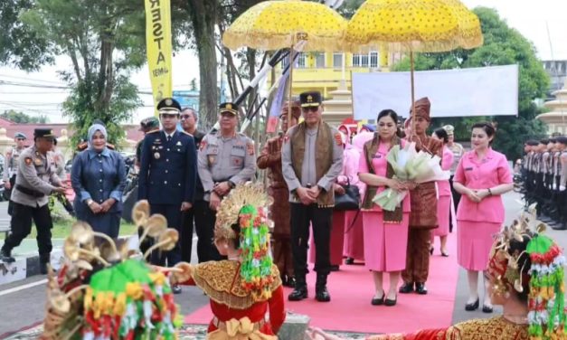 Kapolda Jambi Kunjungi Polresta Jambi, Disambut Tarian Sekapur Sirih dan Barongsai