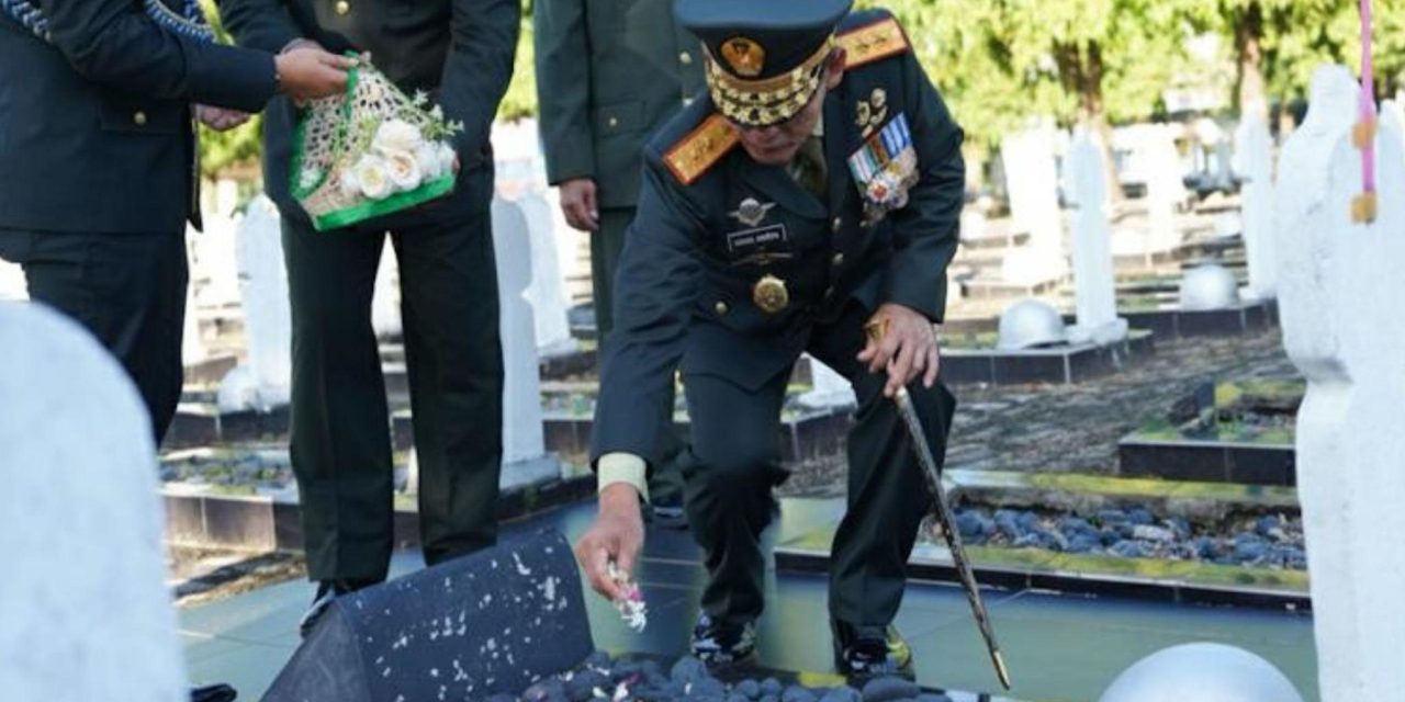 Sambut HUT Ke-80 TNI, Pangdam II/Sriwijaya Pimpin Upacara Ziarah Nasional