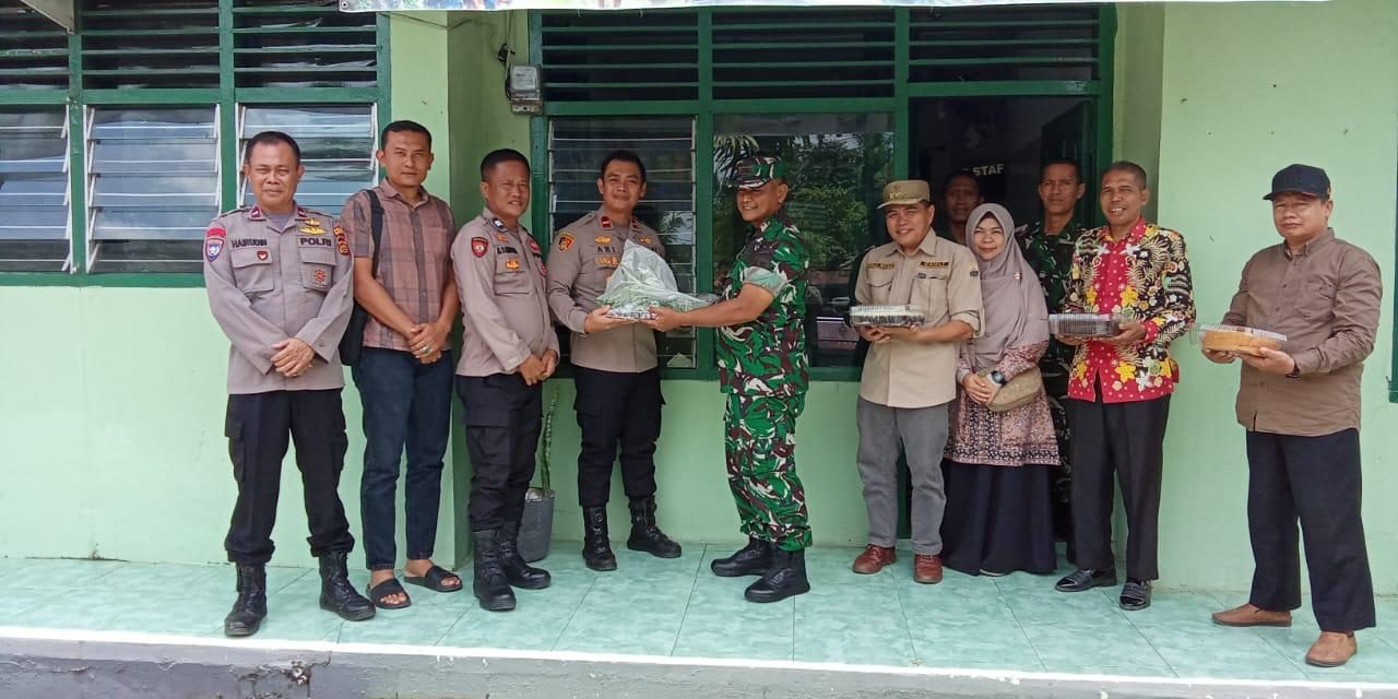 Sinergi Tanpa Sekat: Polsek Bahar Selatan Beri Kejutan HUT ke-80 untuk Koramil 415-13 Sebapo