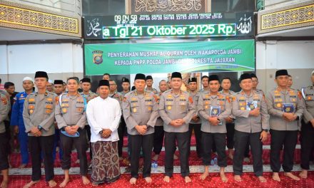 Wakapolda Jambi Serahkan Mushaf Al-Qur’an untuk Jajaran Polda dan Polres
