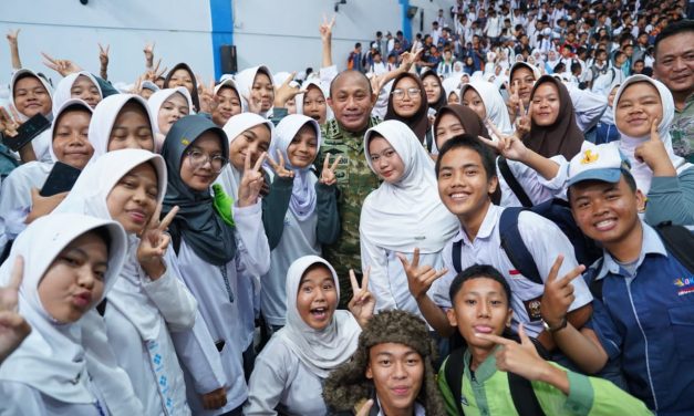 Kabacadnas Ajak 1.800 Pelajar SMKN 2 Palembang Tanamkan Semangat Kebangsaan dan Bela Negara