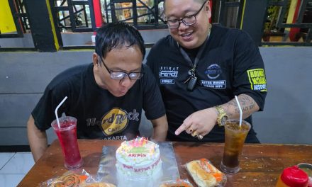 Waketum III DPP FERADI WPI, Mr. ARIFIN dirayakan Ulang Tahunnya yang ke-52 oleh Ketum FERADI WPI