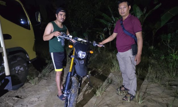 Tinggalkan Motor Curian Dikebun Sawit, Polsek Jaluko Buru Pelaku dan Kembalikan Barang Bukti ke Korban Pencurian