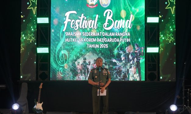 Danrem 042/Gapu Resmi Buka Festival Band Pelajar se-Kota Jambi: Panggung Kreativitas Generasi Muda pada HUT ke-66 Korem 042/Gapu