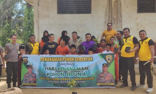 Polsek Bahar Selatan Tanam 30 Pohon Bersama Pelajar Peringati Hari Pohon Sedunia 2025