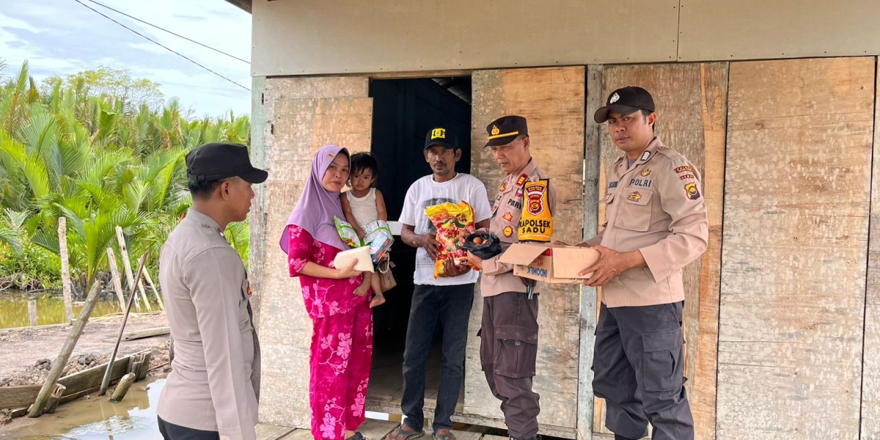Polsek Sadu Salurkan Bantuan Stunting: Langkah Kecil untuk Generasi Kuat