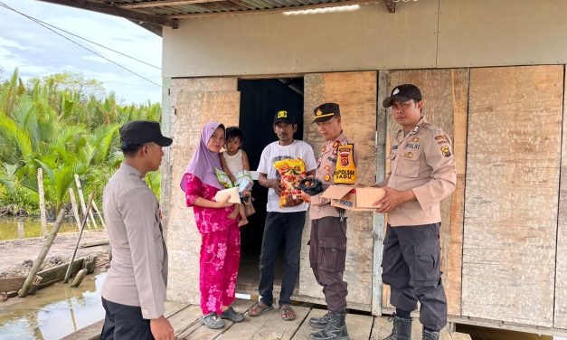Polsek Sadu Salurkan Bantuan Stunting: Langkah Kecil untuk Generasi Kuat