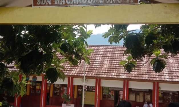 Orang Tua Siswa “Udunan” Benahi RKB: Plafon, Cat, dan Listrik Tak Masuk RAB