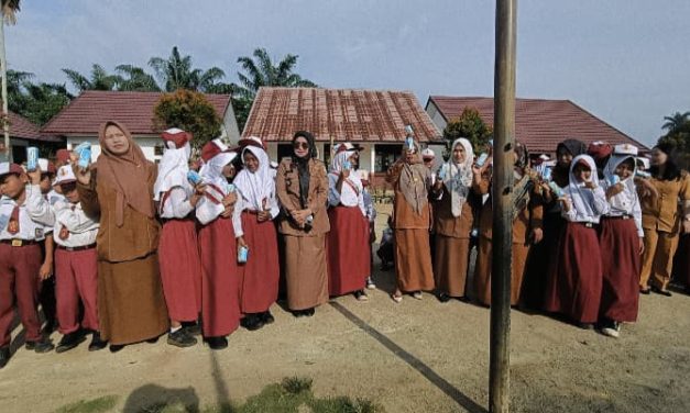 Pemerintah Desa Suko Awin Jaya Gelar Pembagian Susu UHT Gratis Bagi Anak SDN 224: Dorong Gizi Sehat Sejak Dini
