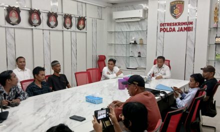 Masyarakat Desa Tarikan Gelar Aksi Damai di Polda Jambi: Dukung Penuh Proses Hukum Dugaan Pungli, Perintangan, dan Penggelapan Berkedok Portal