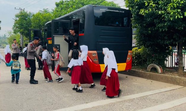 Satbrimob Polda Jambi Sediakan Bus Sekolah Gratis, Bentuk Pelayanan Presisi untuk Masyarakat