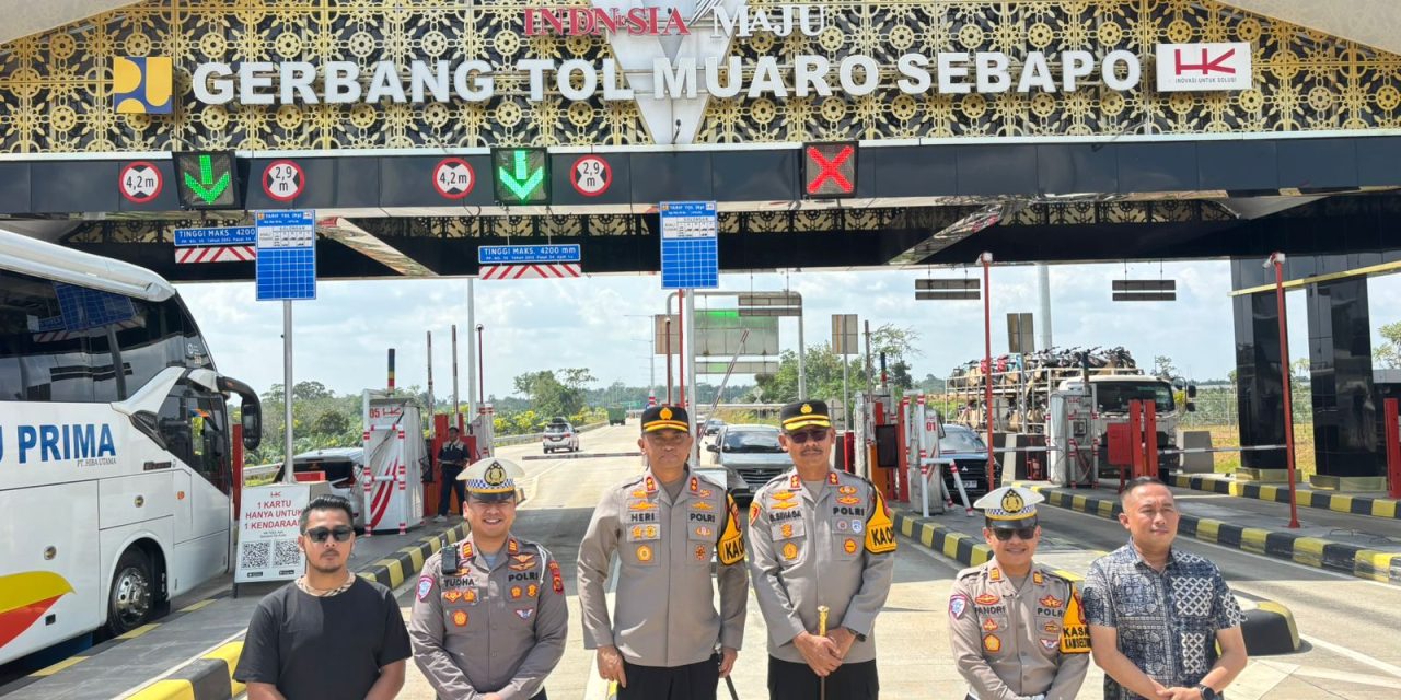 Operasi Lilin 2025, Kapolres Muaro Jambi Cek Pos Yan Exit Tol Muaro Sebapo Jelang Nataru