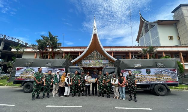 Kodam XIX/TT Salurkan Bantuan Sosial Untuk Korban Bencana Di Sumatera Barat