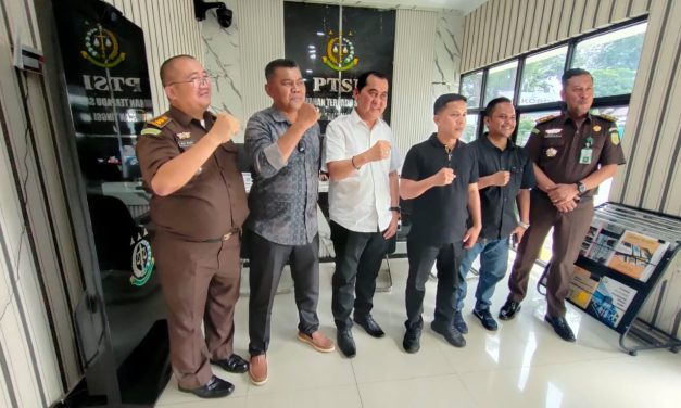 Aksi Gabungan Aliansi Kota Jambi Warnai Hari Antikorupsi Sedunia di Kejati Jambi