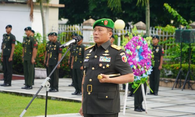 Korem 042/Gapu Gelar Ziarah Rombongan Peringati Hari Juang TNI AD Ke-80 Di TMP Satria Bhakti