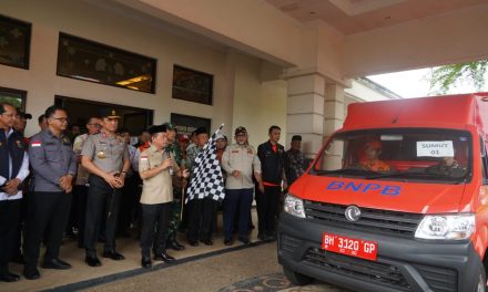 Danrem 042/Gapu Hadiri Pelepasan Bantuan Kemanusiaan untuk Korban Bencana di Aceh, Sumut, dan Sumbar