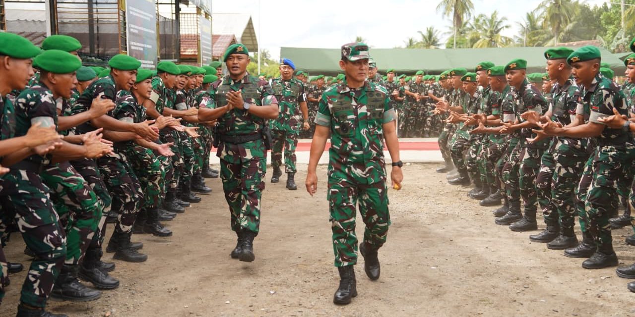 Beri Motivasi Kepada Prajurit Yonif TP 895/KC, Pangdam II/Sriwijaya : “Kalian Harus Bersyukur, Meskipun Dalam Keterbatasan”