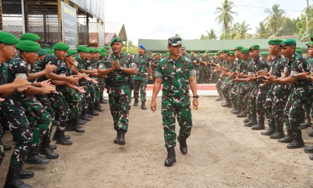 Beri Motivasi Kepada Prajurit Yonif TP 895/KC, Pangdam II/Sriwijaya : “Kalian Harus Bersyukur, Meskipun Dalam Keterbatasan”