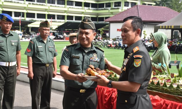 Peringati HUT Ke-80 Dengan Syukuran Sederhana Penuh Makna, Pangdam II/Sriwijaya : ” Terima Kasih dan Penghargaan Yang Tulus”