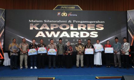 AKBP. Eka Baasith, SIK, MSi Beri Apresiasi dan Hadiah di Akhir Masa Tugasnya sebagai Kapolres Kebumen