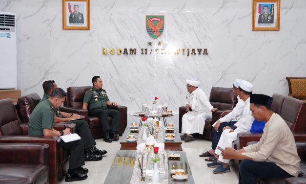 Sinergi Menjaga Tradisi: Pangdam II/Sriwijaya Terima Audiensi Panitia Haul dan Ziarah Kubra