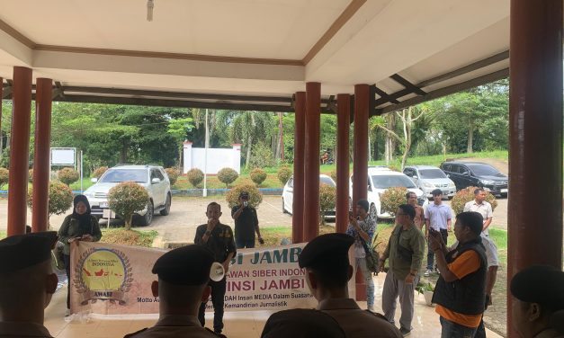 AWaSI Jambi Gelar Aksi di Dinas Pendidikan Tanjab Timur, Tuntut Kabid SMP Mundur
