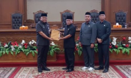 Sekda Muaro Jambi Hadiri Paripurna DPRD Penyampaian Hasil Reses Masa Sidang I