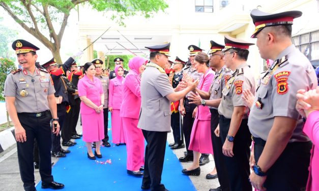 Kapolda Jambi Pimpin Langsung Pelepasan Wakapolda Dalam Tradisi Penuh Makna