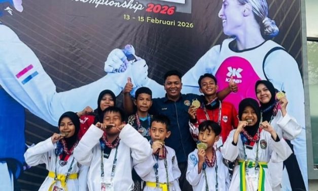 Platinum Taekwondo Club Kota Jambi Borong 7 Emas dan 2 Perak di Padang