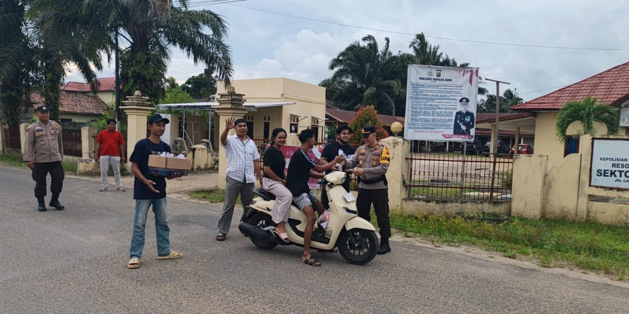 Kapolsek Sekernan Berbagi Takjil, Sentuhan Humanis Di Bulan Ramadhan