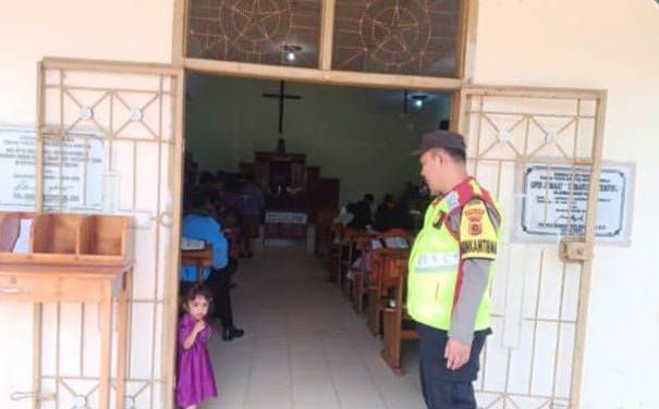 Wujud Pelayanan Humanis, Polsek Mestong Kawal Ibadah Umat Nasrani
