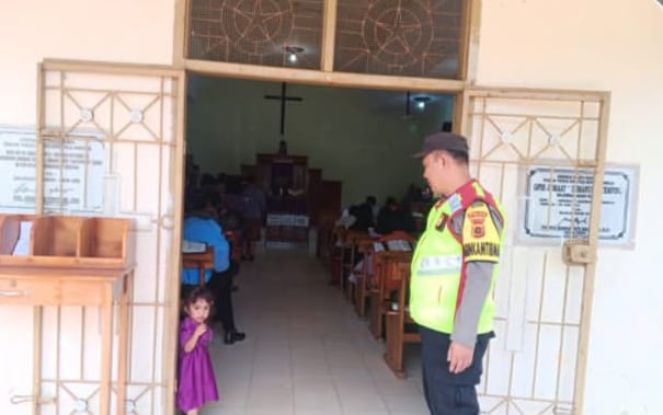 Wujud Pelayanan Humanis, Polsek Mestong Kawal Ibadah Umat Nasrani
